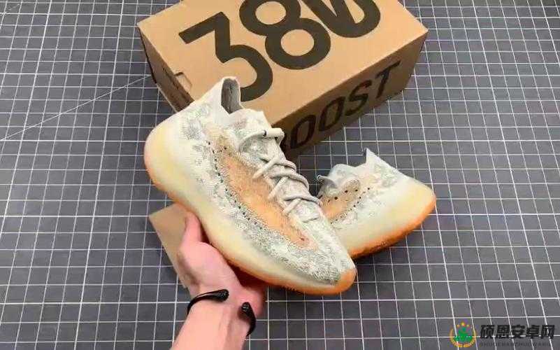 yeezy380 蜜桃粉和白色：甜蜜与清新的完美结合